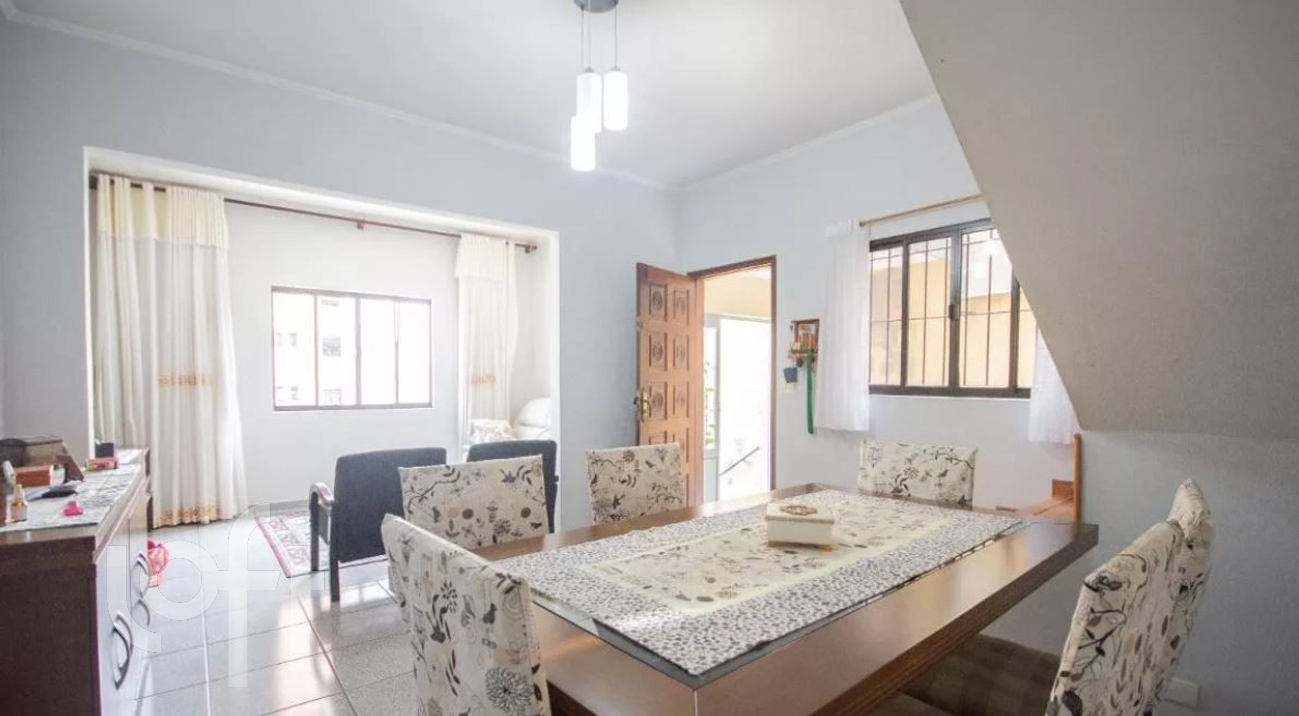 Casa à venda com 3 quartos, 138m² - Foto 1