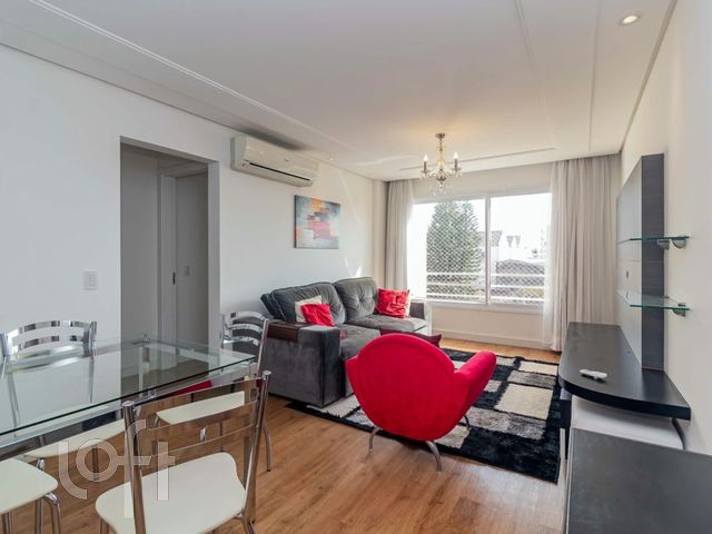 Apartamento com 71m², 2 dormitórios, 1 suíte, 2 vagas, São João em Porto Alegre