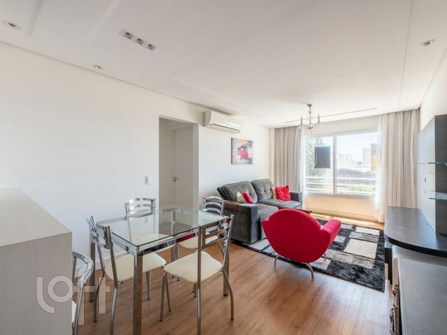 Apartamento com 71m², 2 dormitórios, 1 suíte, 2 vagas, São João em Porto Alegre