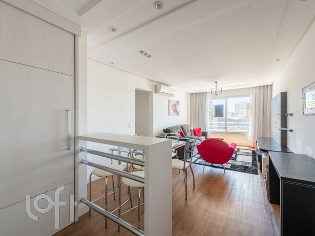 Apartamento com 71m², 2 dormitórios, 1 suíte, 2 vagas, São João em Porto Alegre