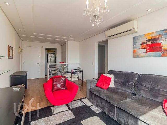 Apartamento com 71m², 2 dormitórios, 1 suíte, 2 vagas, São João em Porto Alegre