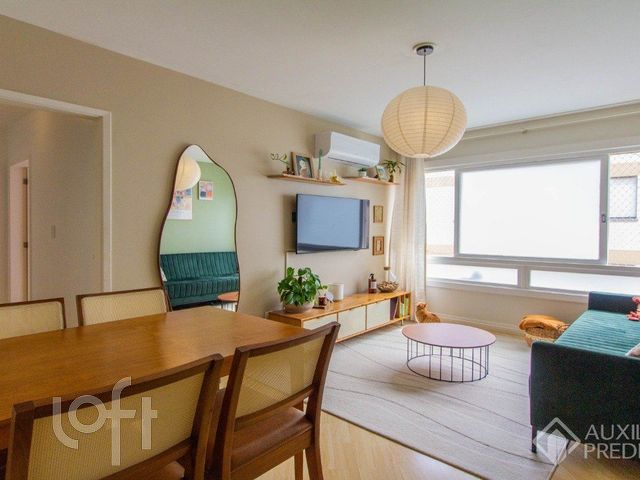 Apartamento com 78m², 2 dormitórios, 1 suíte, 1 vaga, Jardim Botânico em Porto Alegre