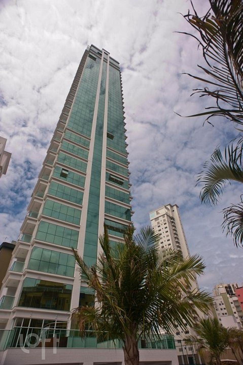 Apartamentos com 162m², 3 quartos, 3 suítes, 3 garagens, no bairro Centro em Balneário Camboriú