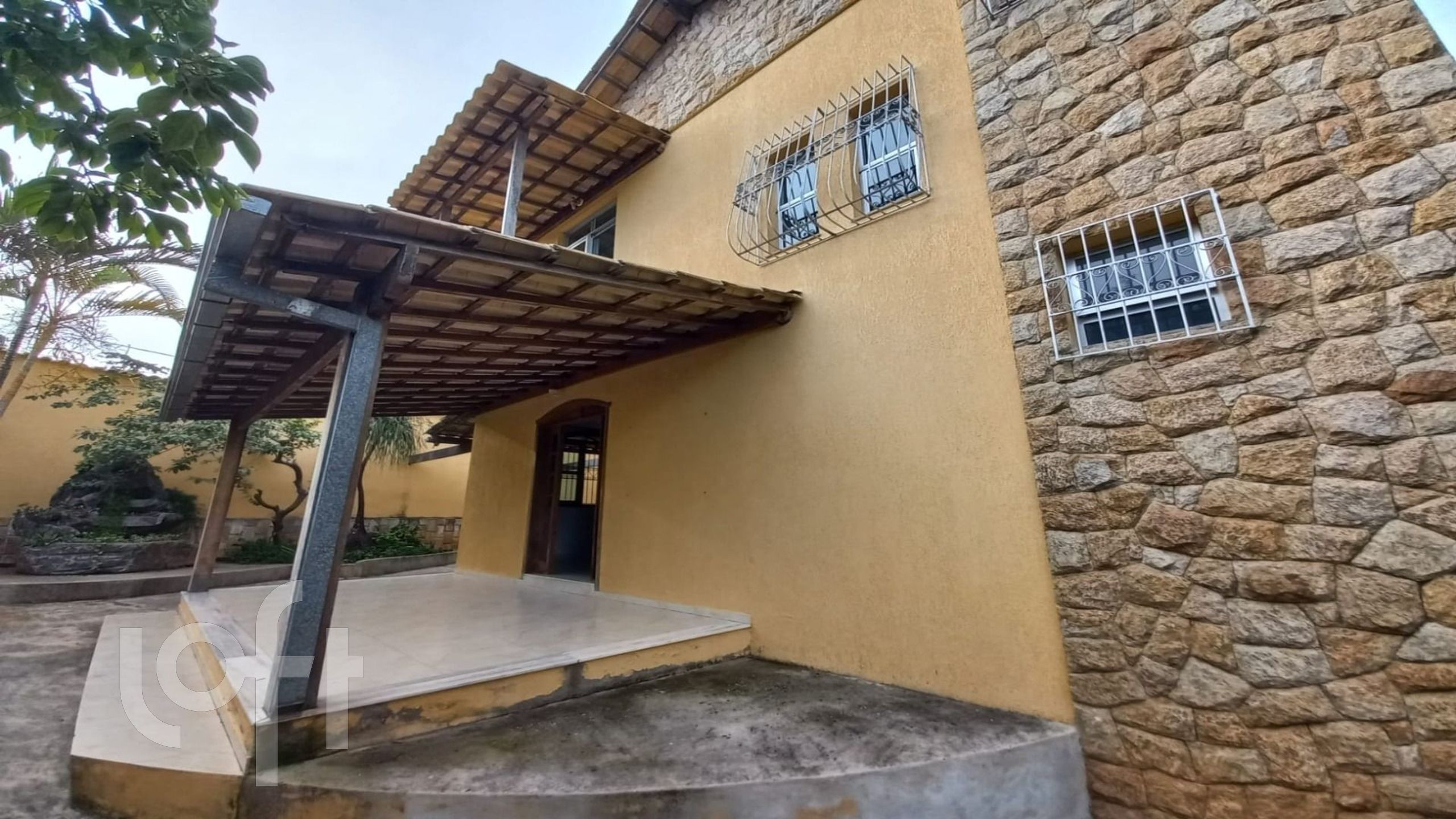 Casa à venda com 4 quartos, 250m² - Foto 1