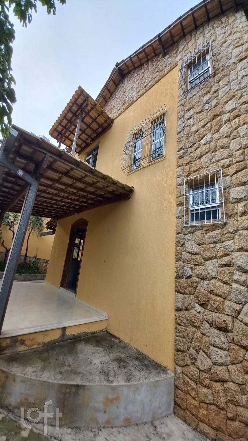 Casa à venda com 4 quartos, 250m² - Foto 4