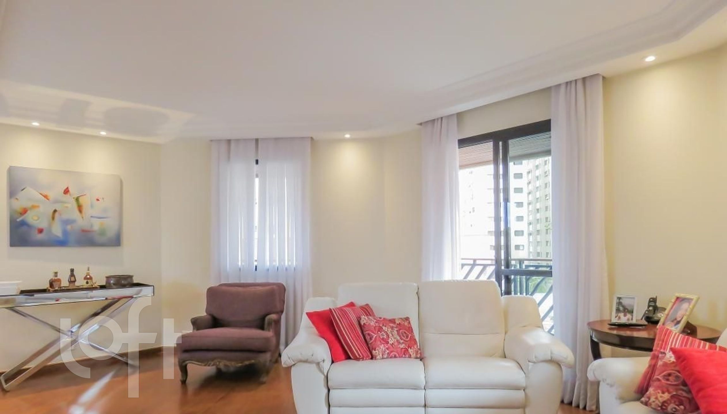 Apartamento à venda com 4 quartos, 206m² - Foto 2