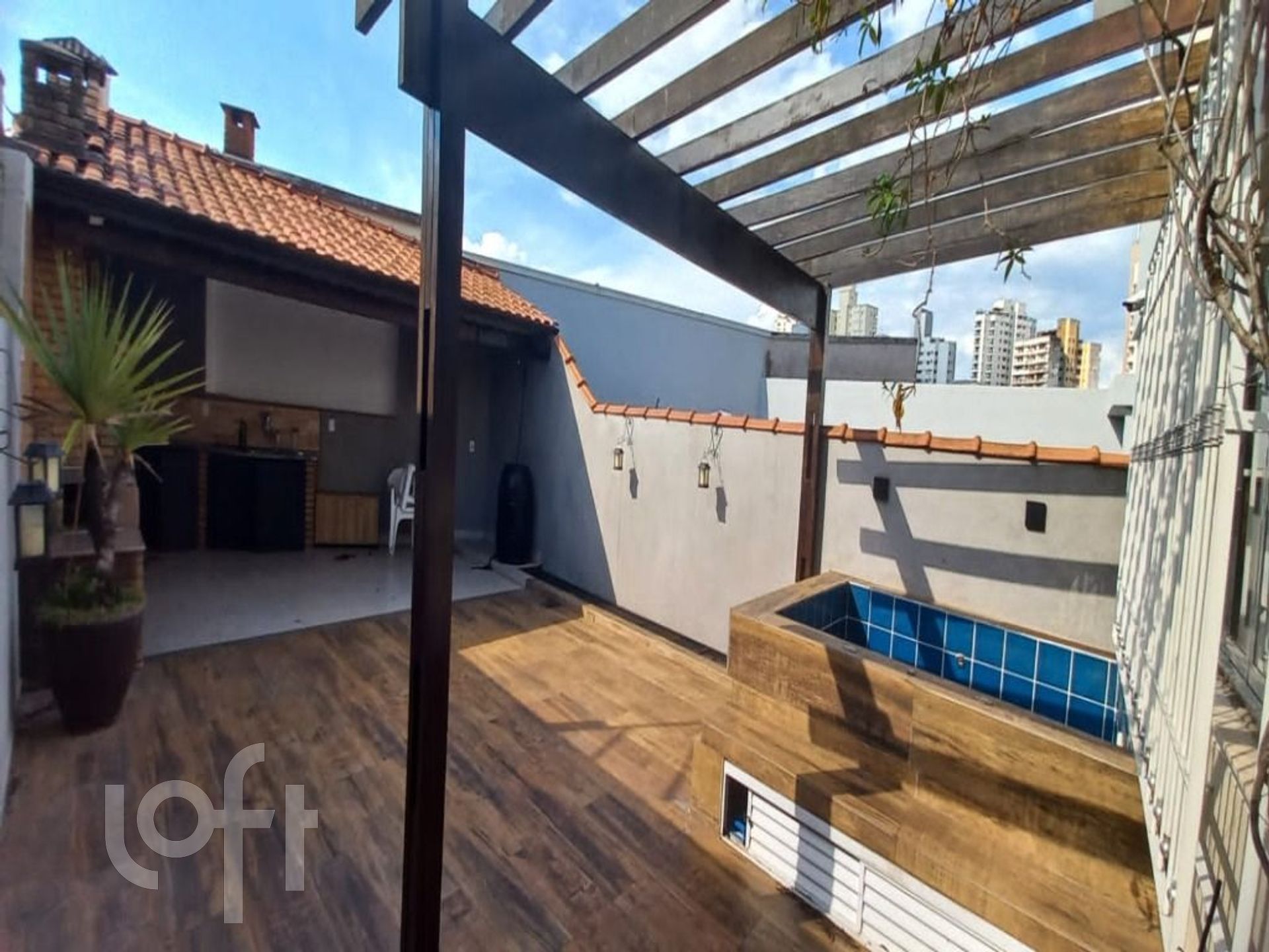 Casa à venda com 3 quartos, 580m² - Foto 1