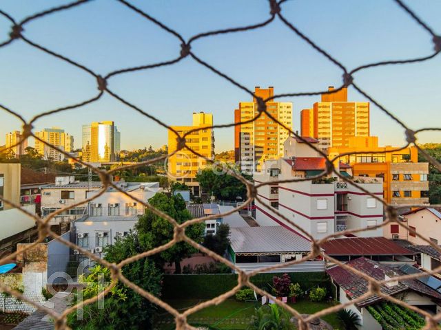 Apartamento com 205m², 3 dormitórios, 1 suíte, 2 vagas, Petrópolis em Porto Alegre