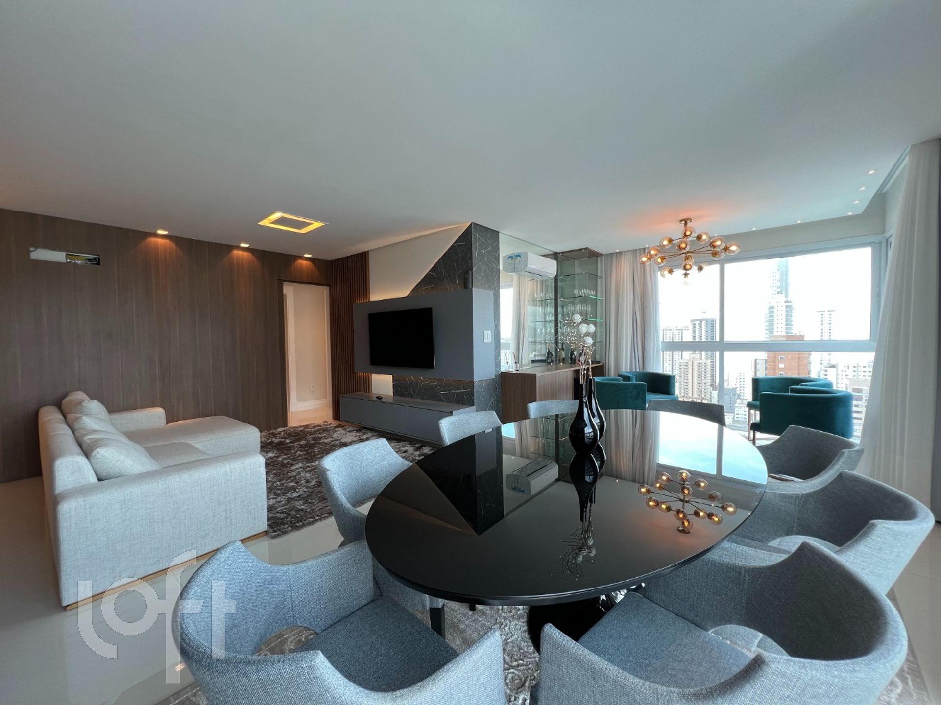 Apartamentos com 126m², 3 quartos, 3 suítes, 3 garagens, no bairro Centro em Balneário Camboriú