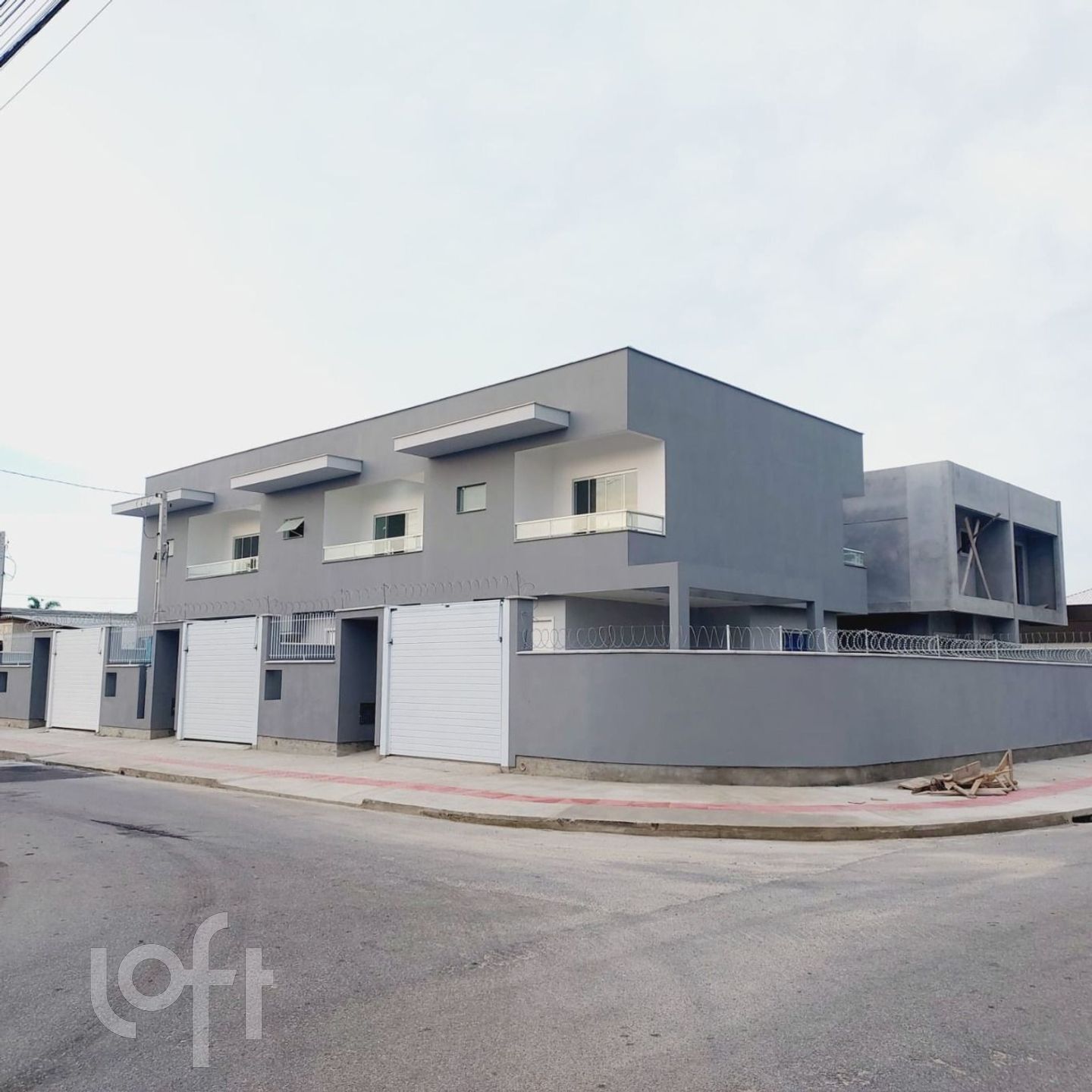 Casa à venda em Nova Palhoca com 97 m², 2 quartos, 2 suítes, 1 vaga