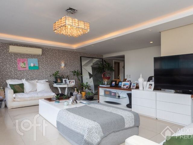 Apartamento com 150m², 3 dormitórios, 2 suítes, 2 vagas, Petrópolis em Porto Alegre