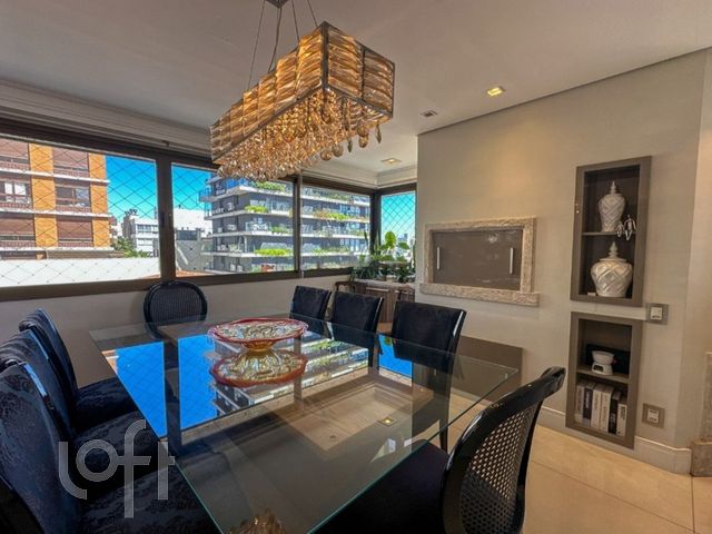 Apartamento com 150m², 3 dormitórios, 3 suítes, 2 vagas, Petrópolis em Porto Alegre