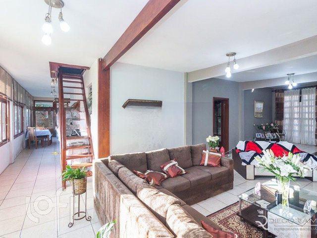 Casa com 352m², 5 dormitórios, 1 suíte, 8 vagas, Chácara das Pedras em Porto Alegre