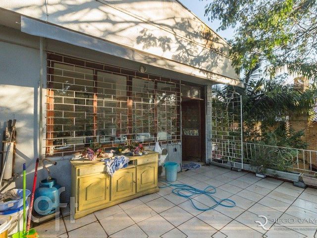 Casa com 352m², 5 dormitórios, 1 suíte, 8 vagas, Chácara das Pedras em Porto Alegre