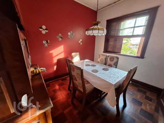 Casa com 350m², 4 dormitórios, 2 vagas, Petrópolis em Porto Alegre
