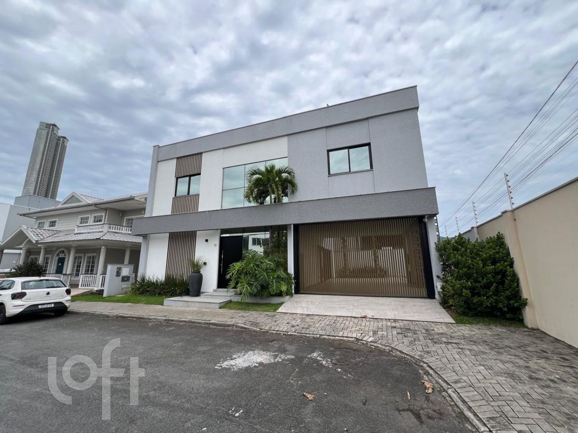 Casa à venda em Barra com 250 m², 4 quartos, 4 suítes, 4 vagas