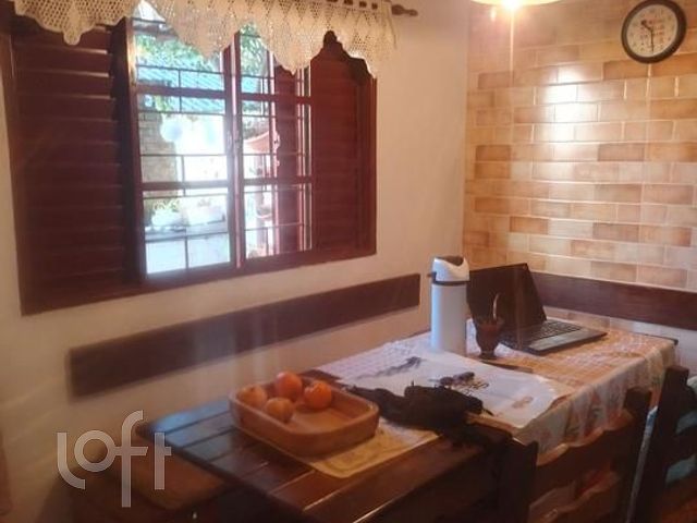 Casa com 435m², 2 dormitórios, 1 vaga, Chácara das Pedras em Porto Alegre