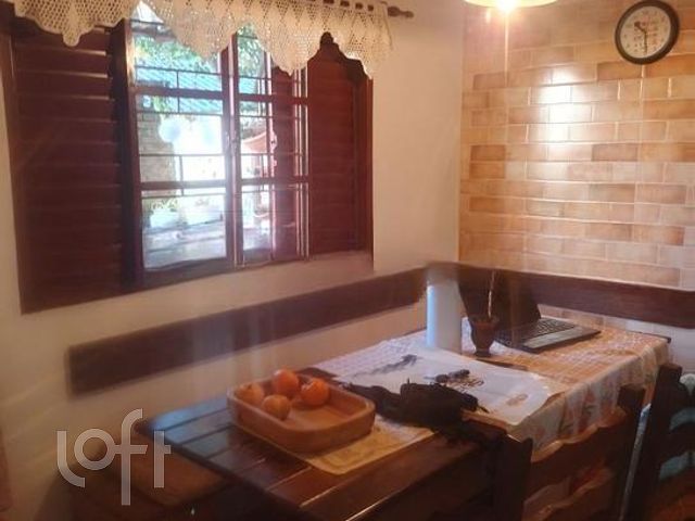 Casa com 435m², 2 dormitórios, 1 vaga, Chácara das Pedras em Porto Alegre
