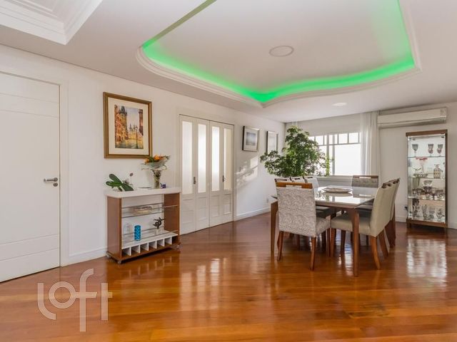 Casa com 414m², 4 dormitórios, 4 suítes, 6 vagas, Chácara das Pedras em Porto Alegre