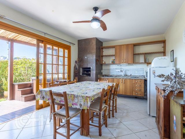 Casa com 159m², 3 dormitórios, 1 suíte, 2 vagas, Chácara das Pedras em Porto Alegre