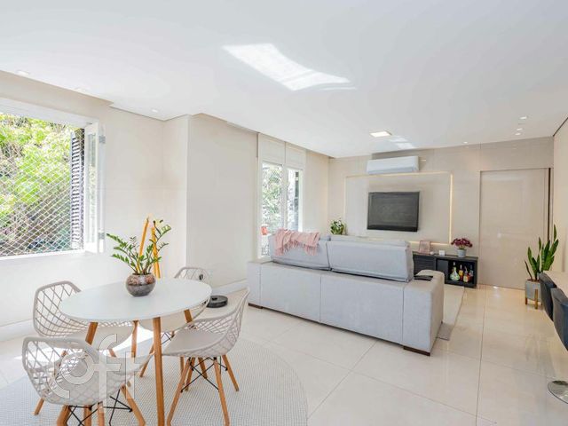 Apartamento com 86m², 2 dormitórios, 1 suíte, Floresta em Porto Alegre