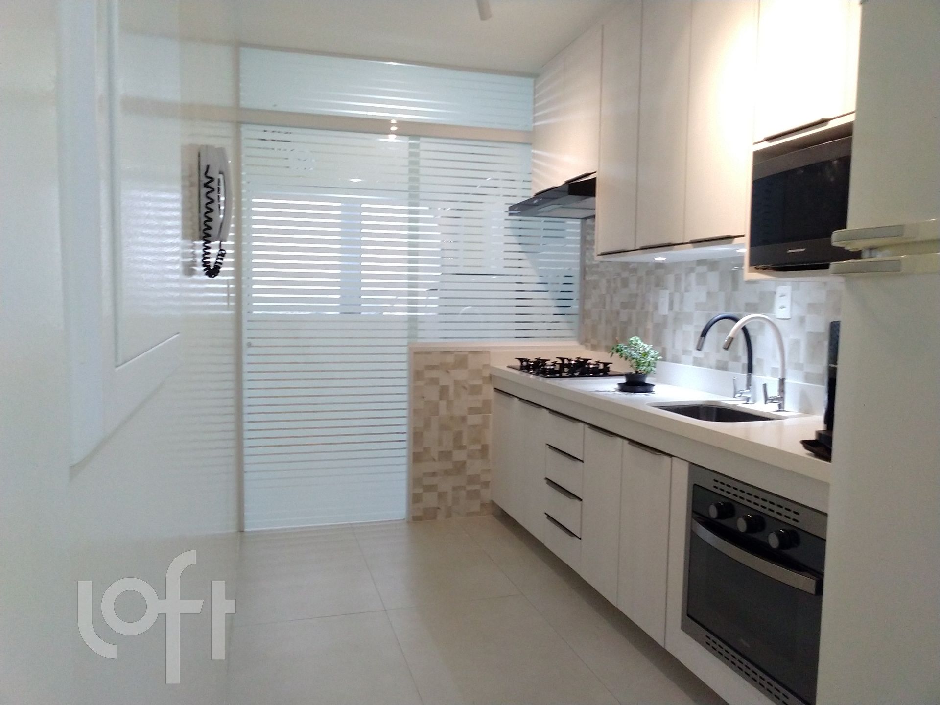 Apartamento à venda com 2 quartos, 157m² - Foto 2