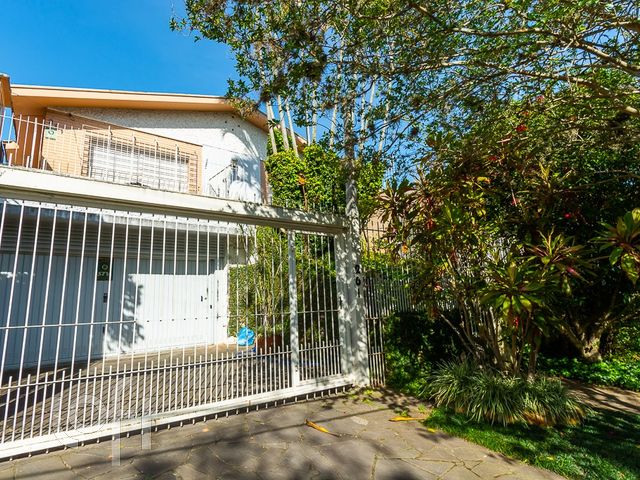 Casa com 250m², 3 dormitórios, 2 vagas, Chácara das Pedras em Porto Alegre