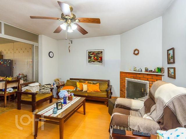 Casa com 250m², 3 dormitórios, 2 vagas, Chácara das Pedras em Porto Alegre