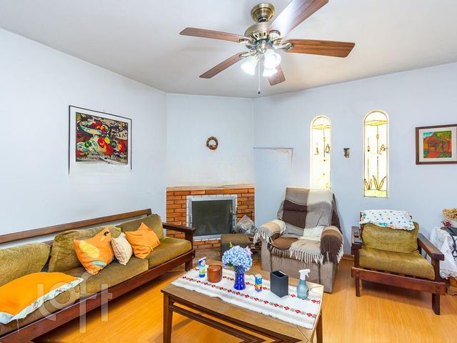 Casa com 250m², 3 dormitórios, 2 vagas, Chácara das Pedras em Porto Alegre