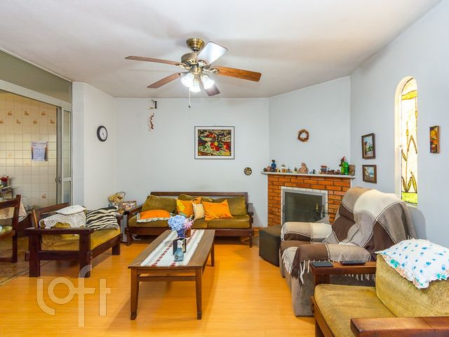 Casa com 250m², 3 dormitórios, 2 vagas, Chácara das Pedras em Porto Alegre