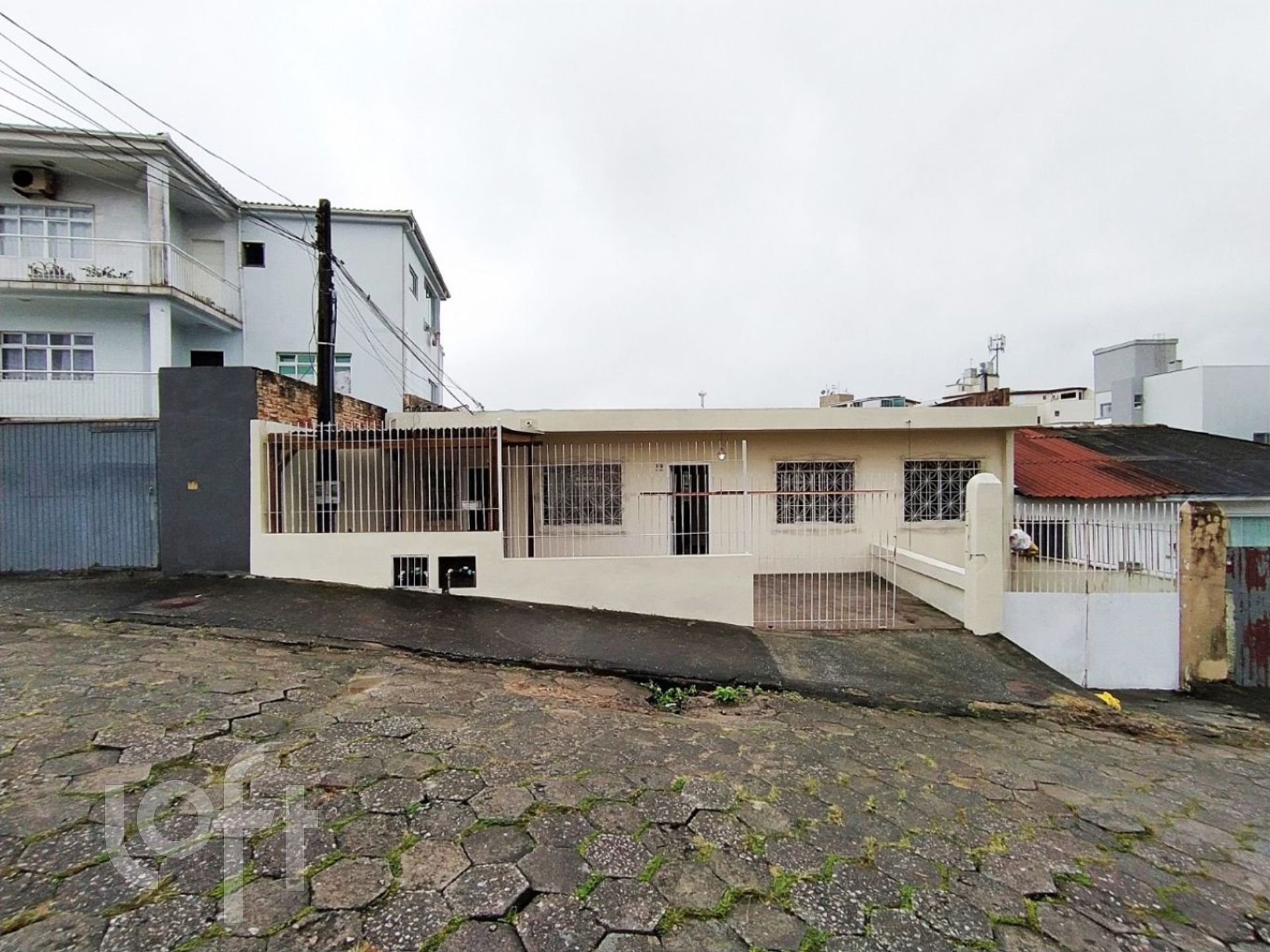 Casa Residencial com 180m², 6 quartos, no bairro Capoeiras em Florianópolis