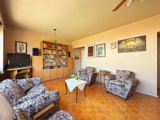 Apartamento com 100m², 3 dormitórios, 2 vagas, Santa Cecília em Porto Alegre