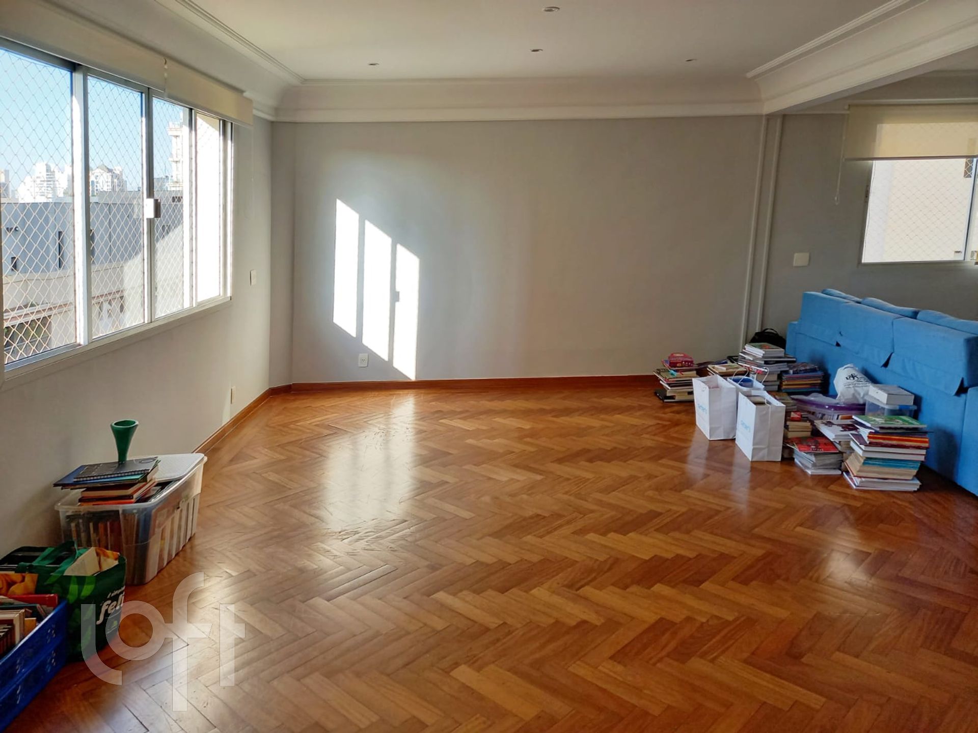 Apartamento à venda com 3 quartos, 183m² - Foto 2