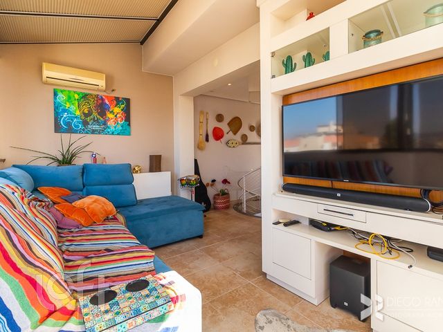 Apartamento com 185m², 3 dormitórios, 1 suíte, 2 vagas, Petrópolis em Porto Alegre