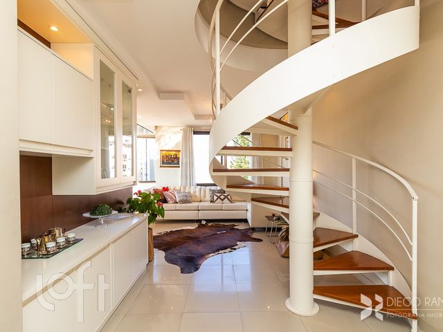 Apartamento com 185m², 3 dormitórios, 1 suíte, 2 vagas, Petrópolis em Porto Alegre