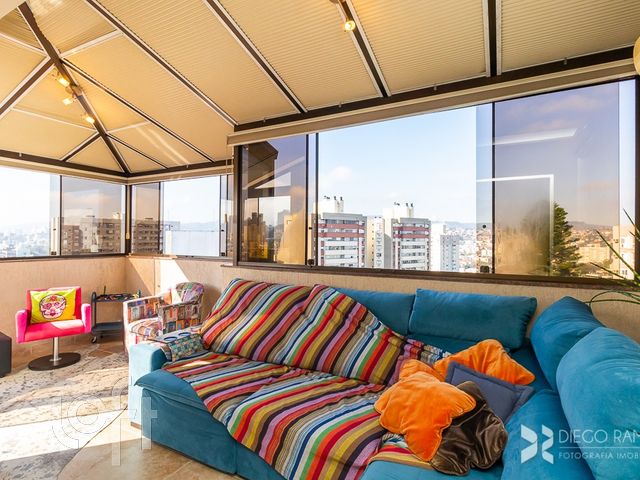 Apartamento com 185m², 3 dormitórios, 1 suíte, 2 vagas, Petrópolis em Porto Alegre