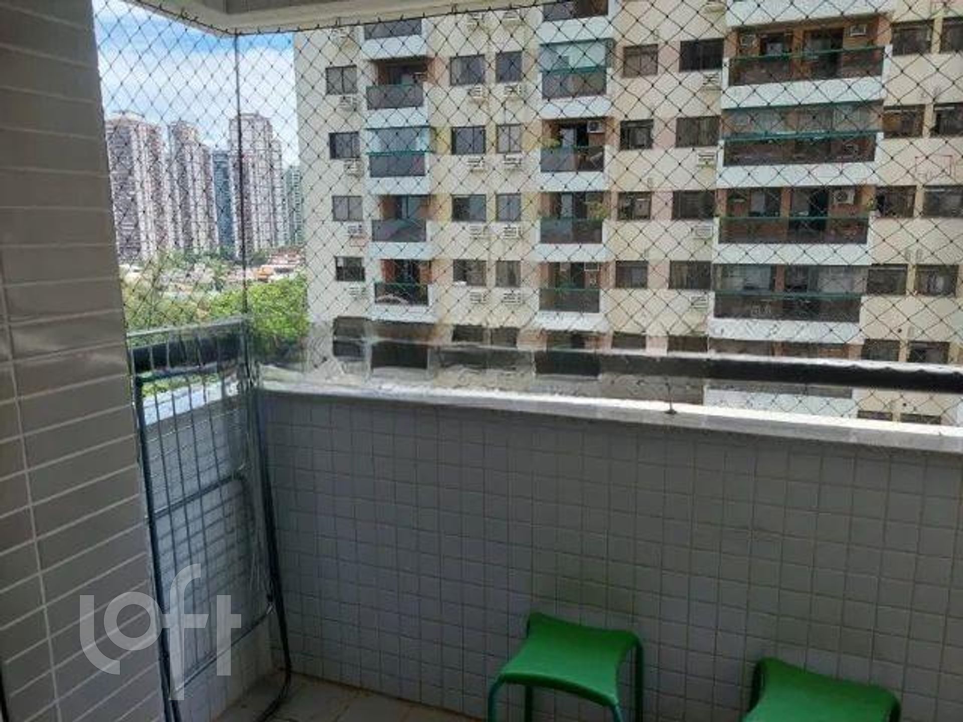 Apartamento à venda com 2 quartos, 64m² - Foto 2