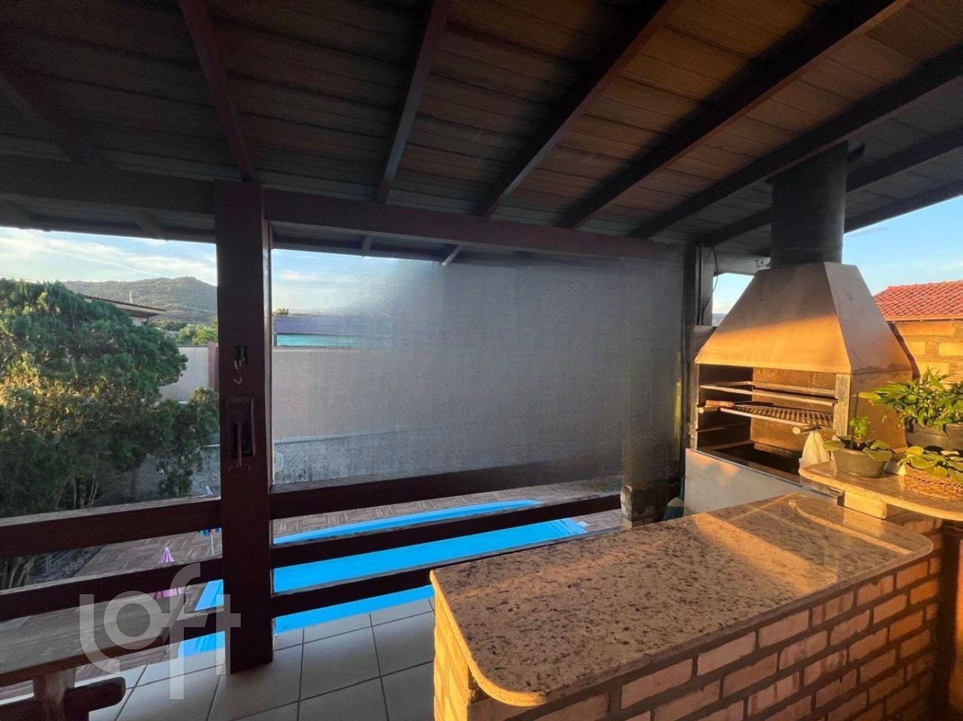 Casa à venda em Campeche Sul com 350 m², 3 quartos, 3 suítes