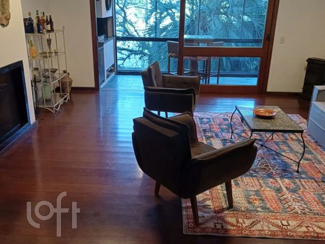 Apartamento com 145m², 3 dormitórios, 1 suíte, 2 vagas, Petrópolis em Porto Alegre