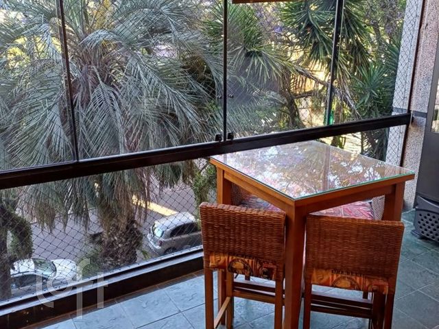 Apartamento com 145m², 3 dormitórios, 1 suíte, 2 vagas, Petrópolis em Porto Alegre