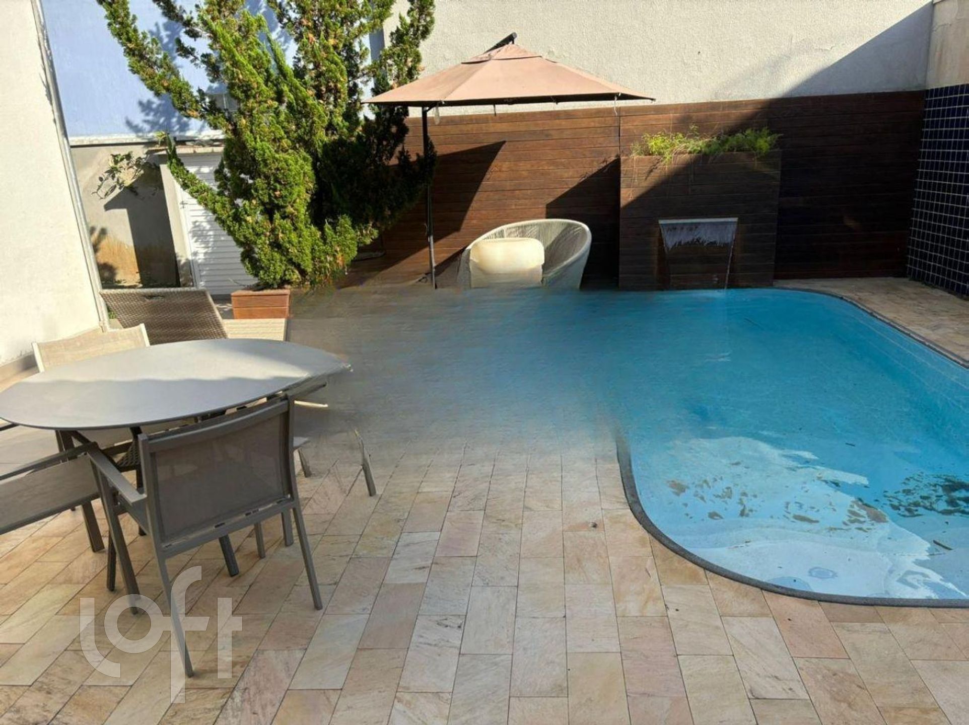 Casa Residencial com 248m², 3 quartos, 3 suítes, 2 garagens, no bairro Ariribá em Balneário Camboriú