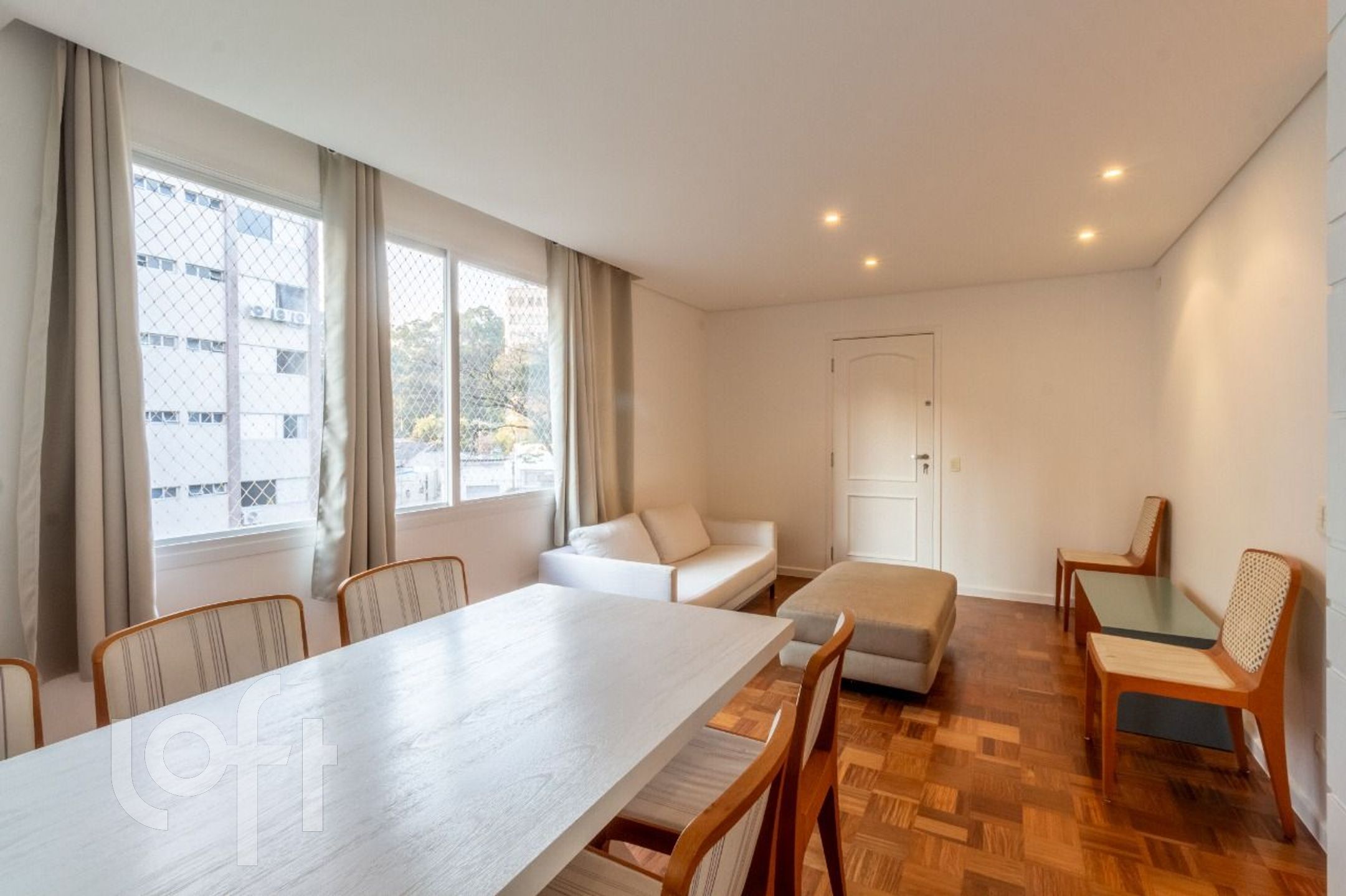 Apartamento à venda com 2 quartos, 81m² - Foto 2