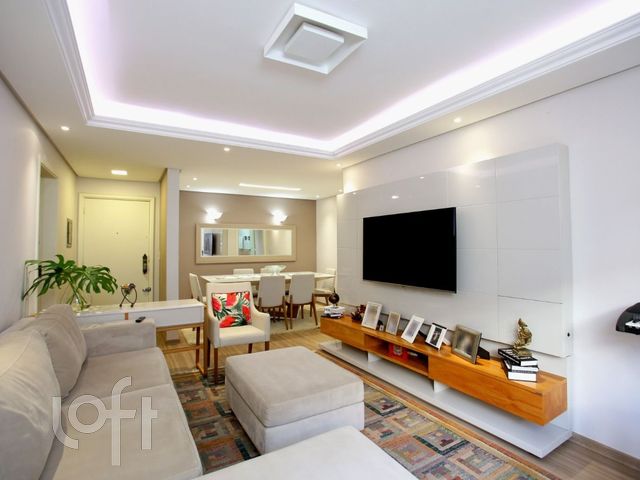 Apartamento com 120m², 3 dormitórios, 1 suíte, 2 vagas, Bela Vista em Porto Alegre