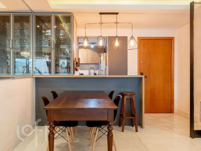 Apartamento com 177m², 3 dormitórios, 1 suíte, Chácara das Pedras em Porto Alegre