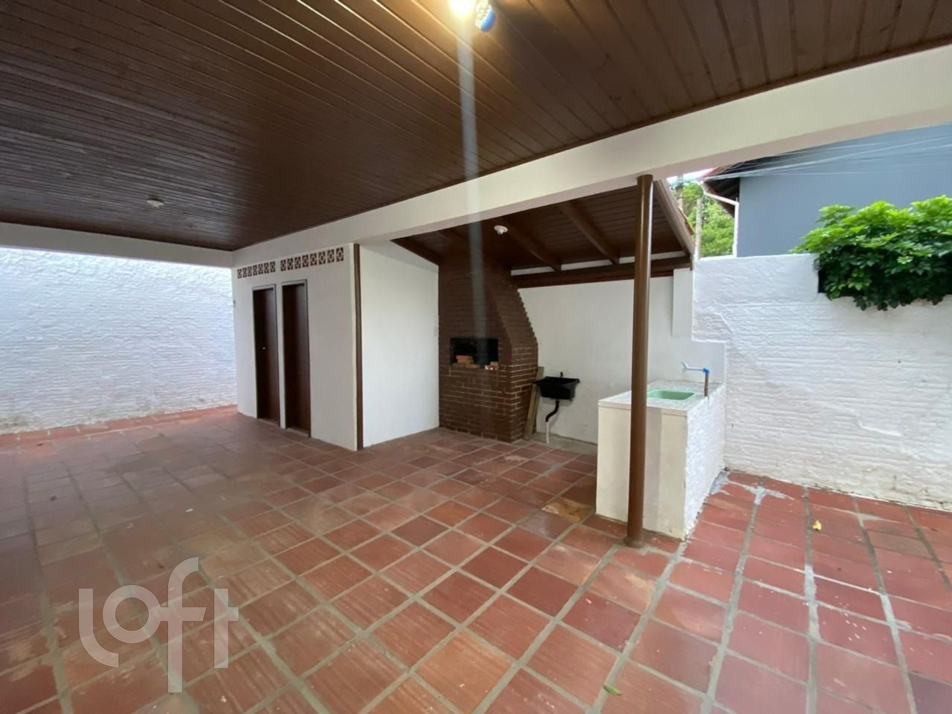 BROGNOLI VENDE-  Casa na quadra do mar no Centrinho dos Ingleses