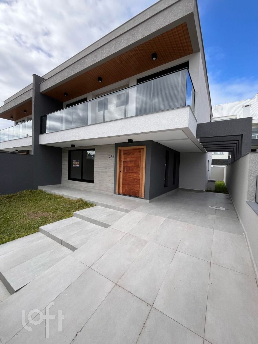 Casa à venda em Ingleses com 215 m², 4 quartos, 2 suítes, 2 vagas