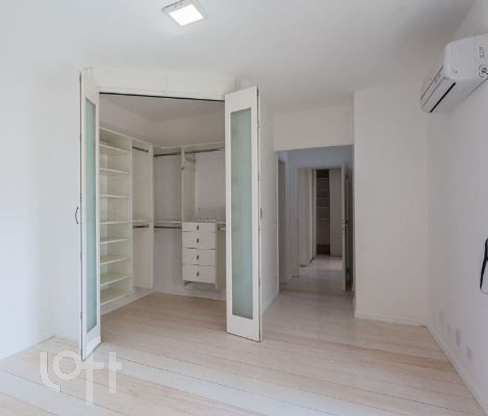 Apartamento à venda com 3 quartos, 276m² - Foto 2