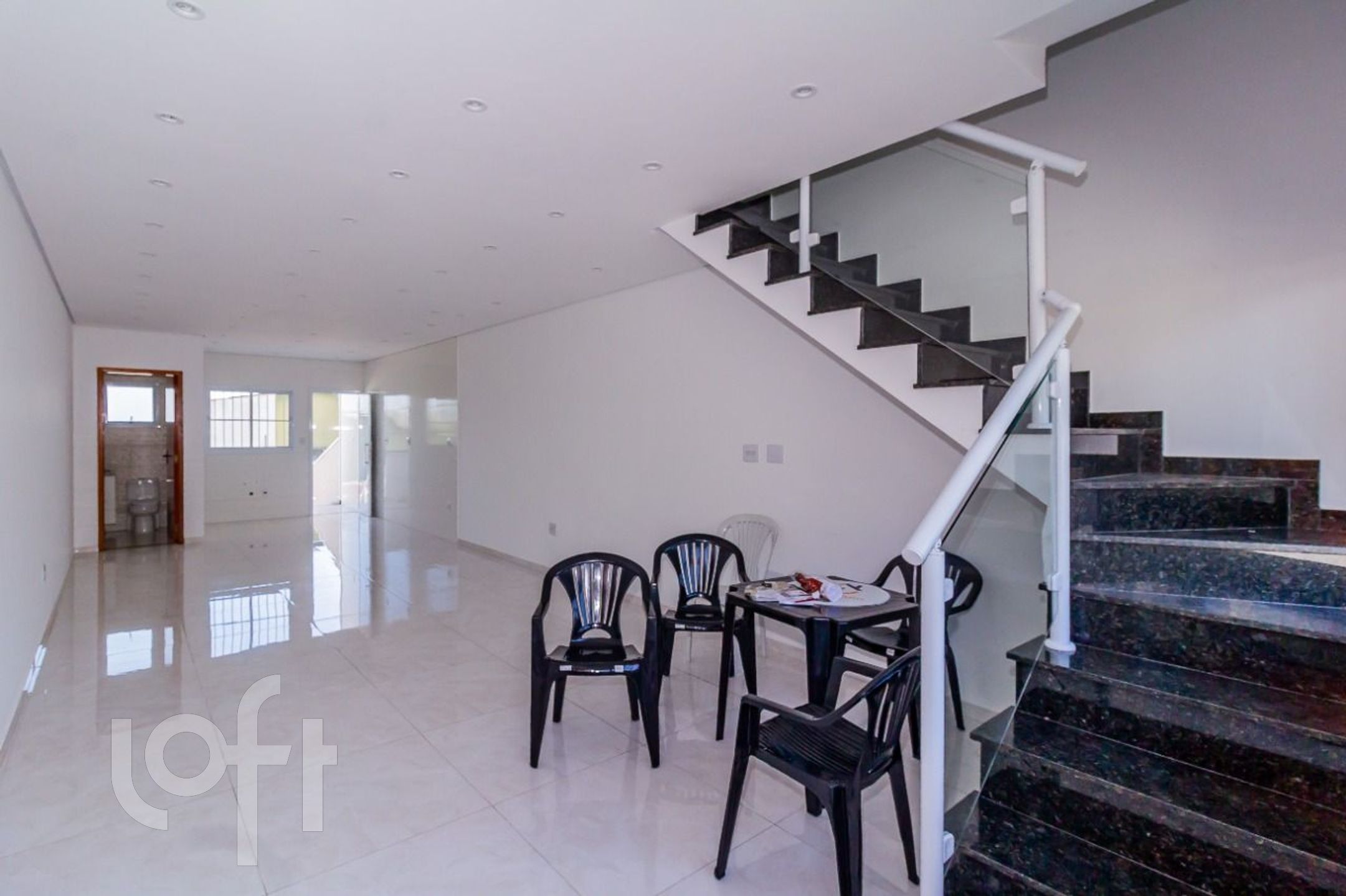 Casa à venda em Penha com 180 m², 3 quartos, 1 suí