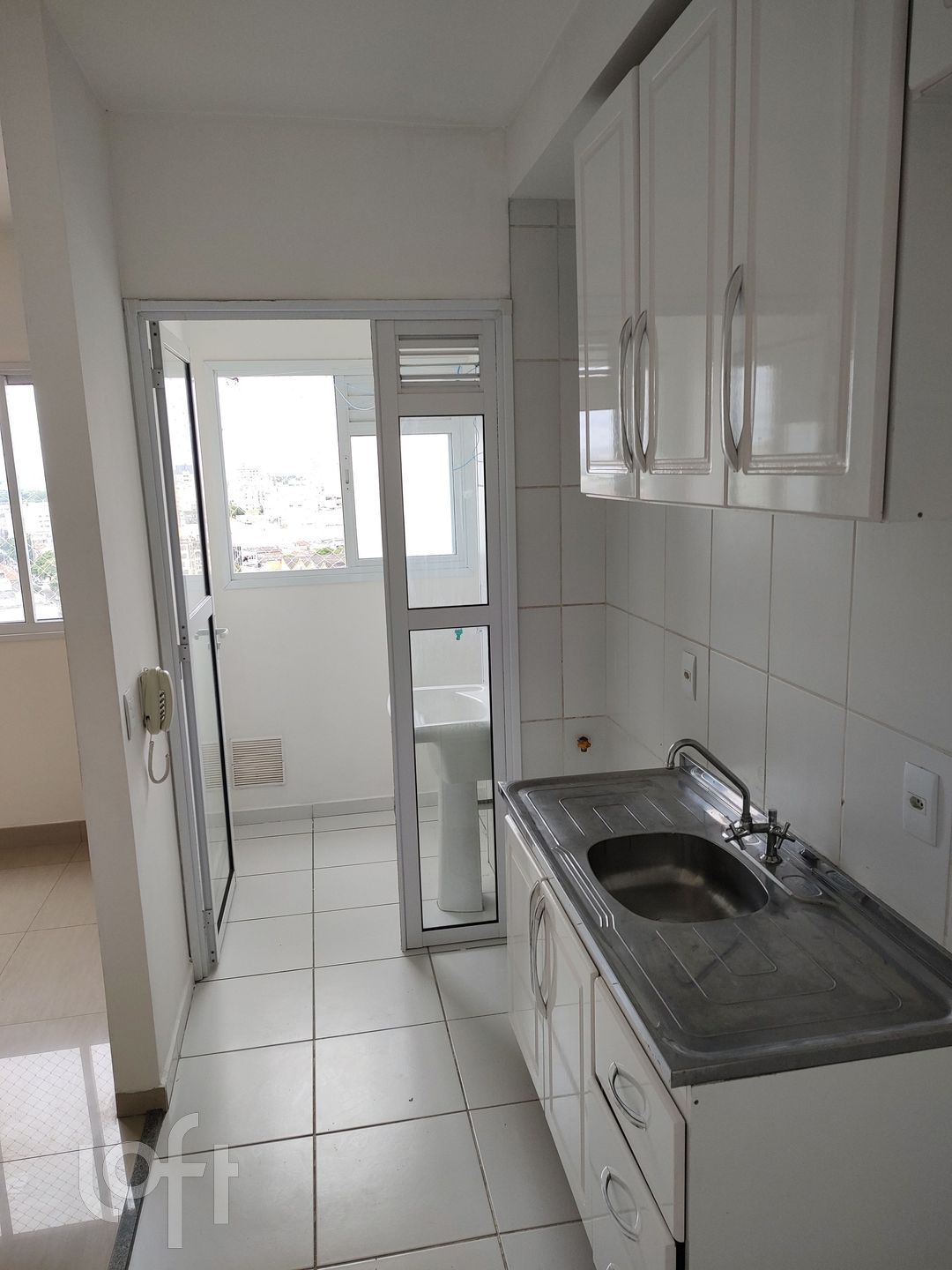 Apartamento à venda com 1 quarto, 33m² - Foto 2