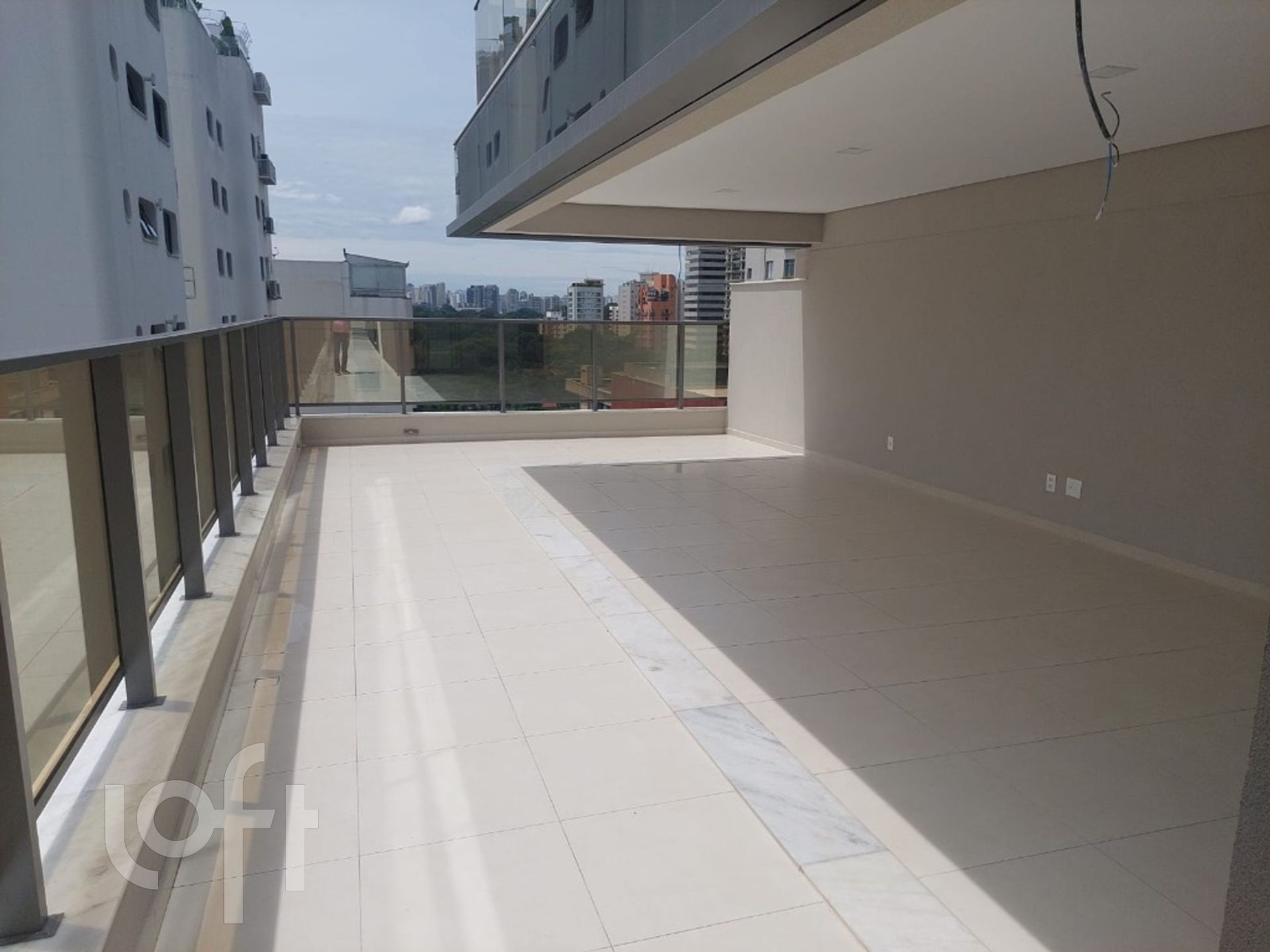 Apartamento à venda com 3 quartos, 265m² - Foto 2